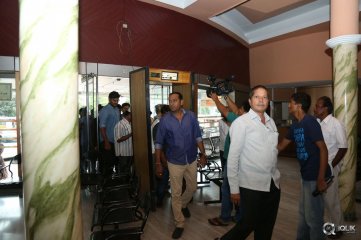 Jakkanna Movie Team Visited Hyderabad Theaters